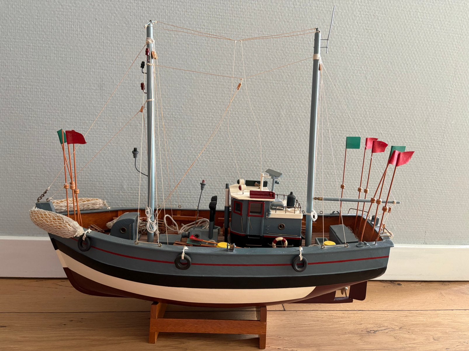 Model van een Noordzee-viskotter/trawler, Ophalen of Verzenden, Zo goed als nieuw, 1:32 tot 1:50
