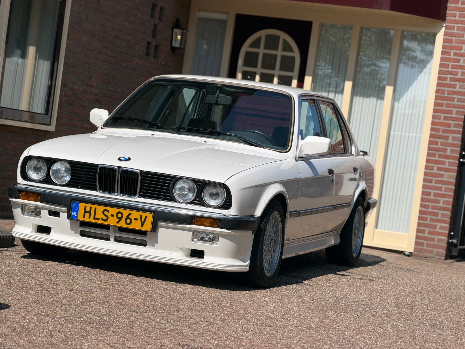 BMW 1985 Wit 6 cilinder 320i, Wit, Handgeschakeld, Particulier, Sedan