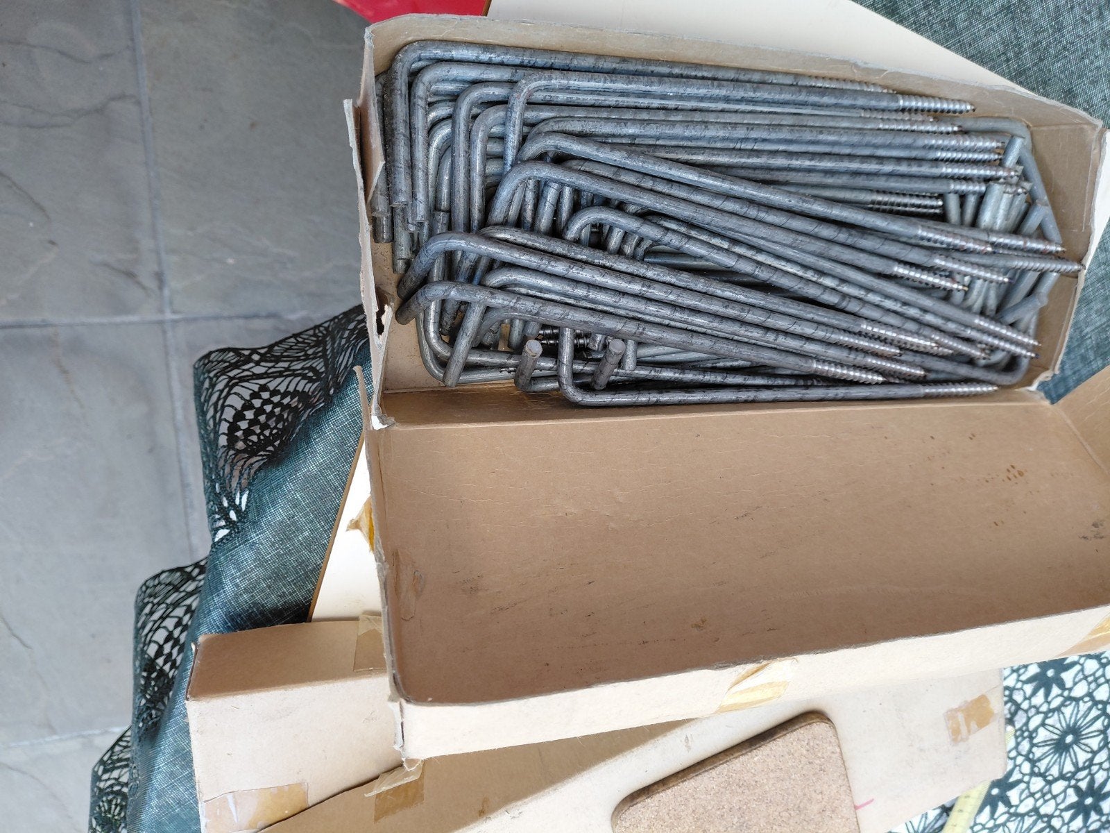 te koop 3 pakken kozijn haken  en  div  zware bouw hoeken, Ophalen of Verzenden, Nieuw