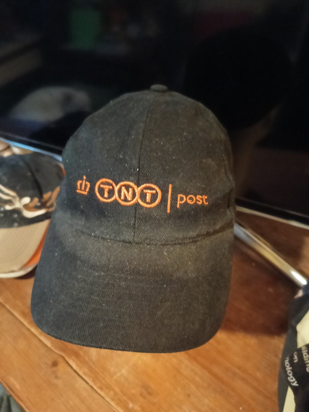TNT Post pet - Zwart met oranje geborduurd logo, Ophalen, One size fits all, Pet, TNT Post