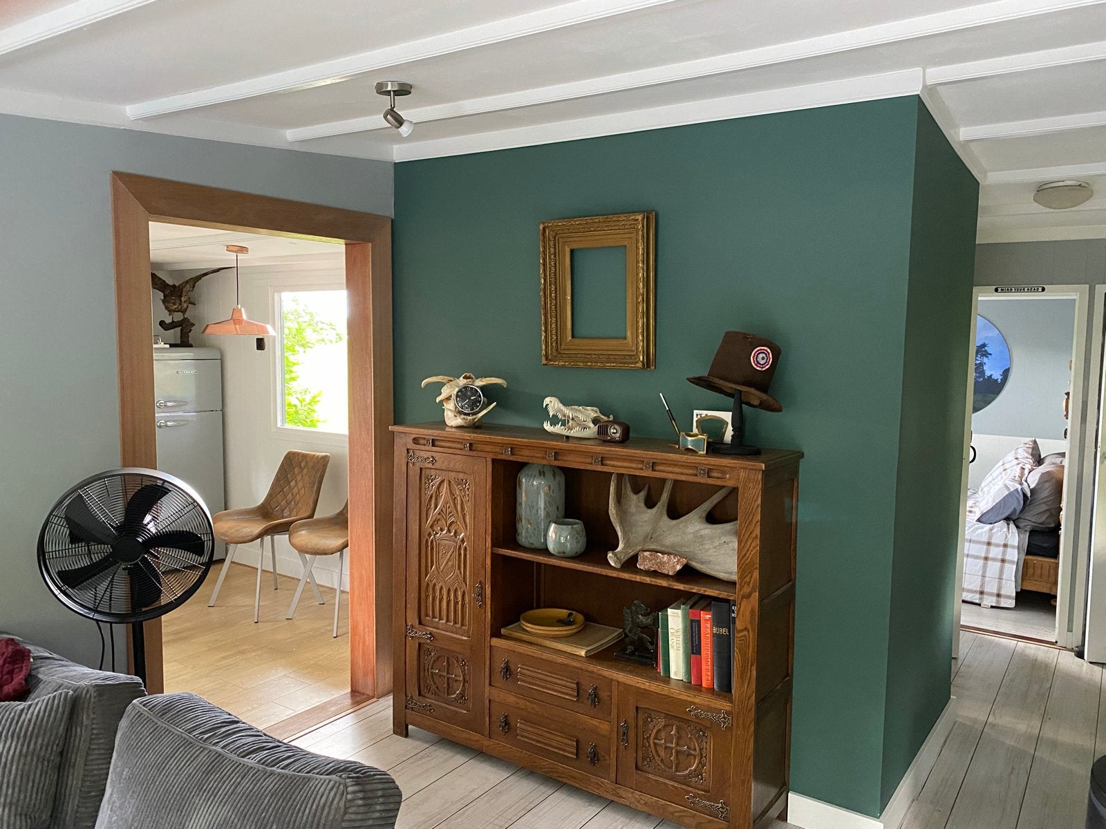 Antiek houten dressoir met opbergruimte, Ophalen