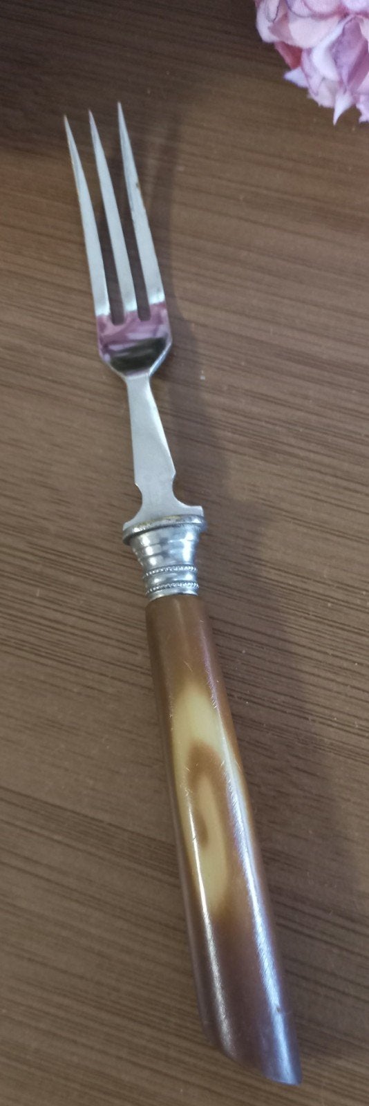 Mooi brocant oud fruitvorkje, kunstof handvat, bruin/beige, Antiek en Kunst, Ophalen of Verzenden