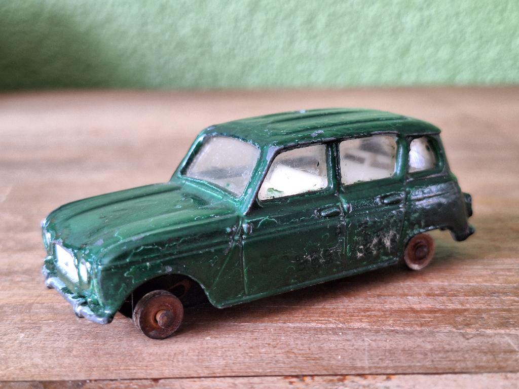 Dinky Toys Renault 4L uit 1962, Hobby en Vrije tijd, Modelauto's | 1:43, Ophalen of Verzenden, Gebruikt, Auto, Dinky Toys