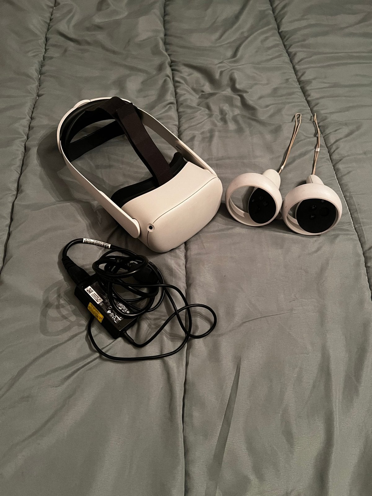 Meta Quest 2 VR bril met lader en controllers, Spelcomputers en Games, Ophalen of Verzenden, Gebruikt, VR-bril, Overige platformen