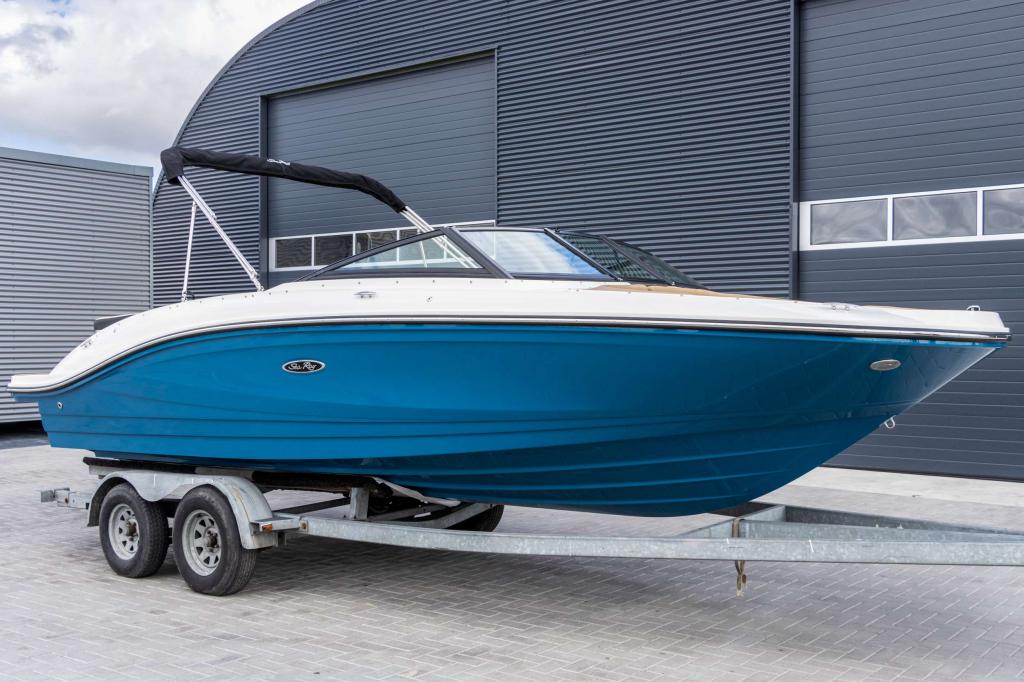 Sea Ray SPX 210 (bj 2022), Watersport en Boten, Speedboten, Gebruikt, Polyester, Benzine, 200 pk of meer