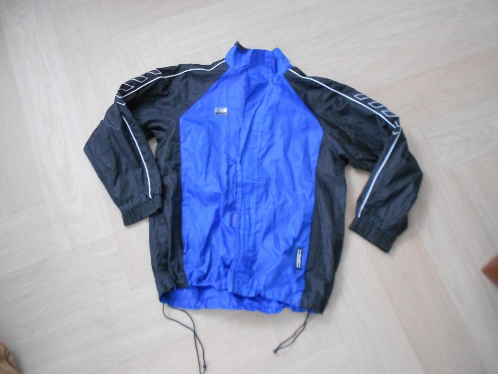 Hummel blauw-zwarte sportjas, maat S/164/176., Verzenden, Jongen of Meisje, Sport- of Zwemkleding, Zo goed als nieuw