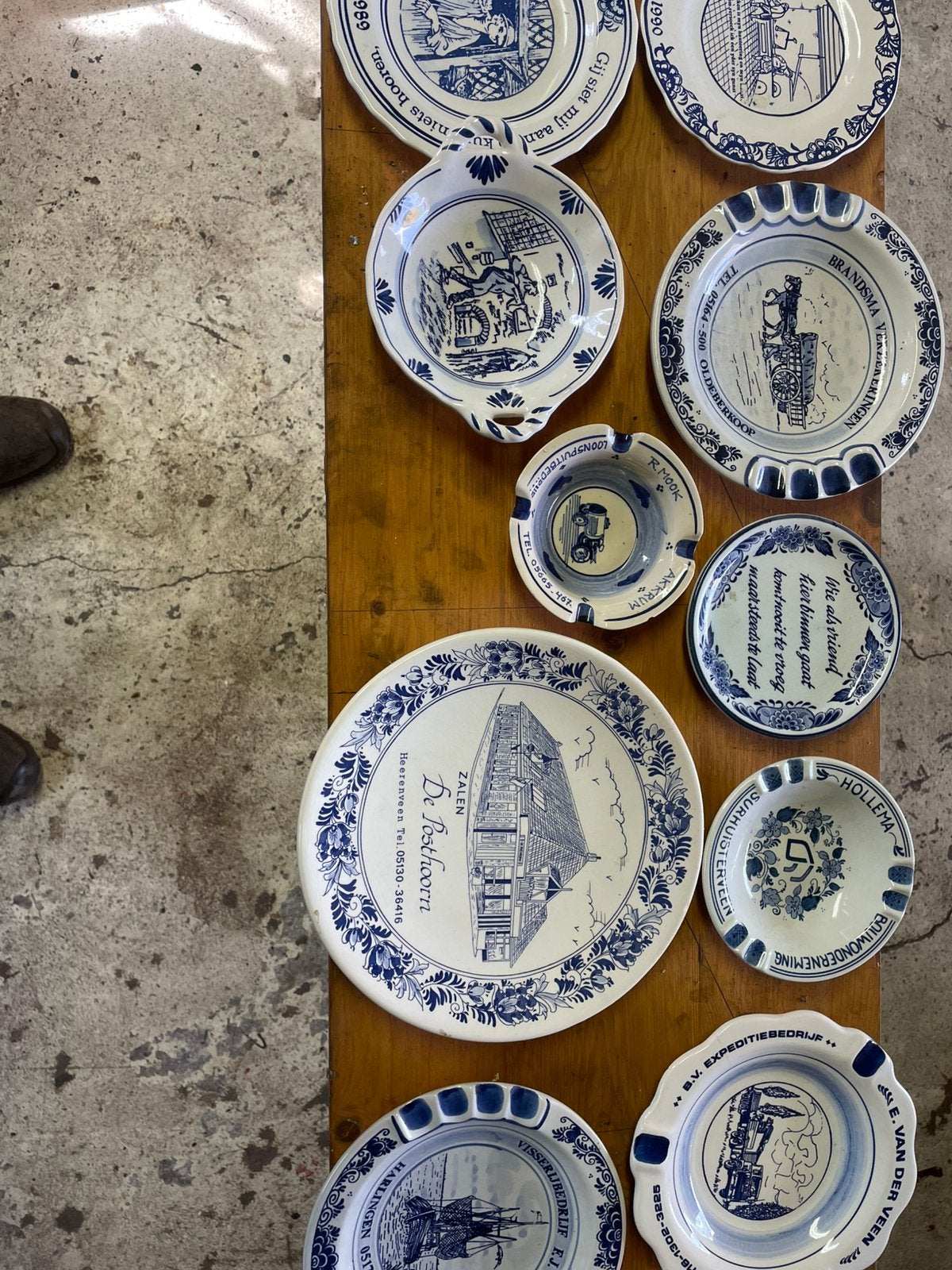 Diverse borden en asbakken delfts blauw, Ophalen