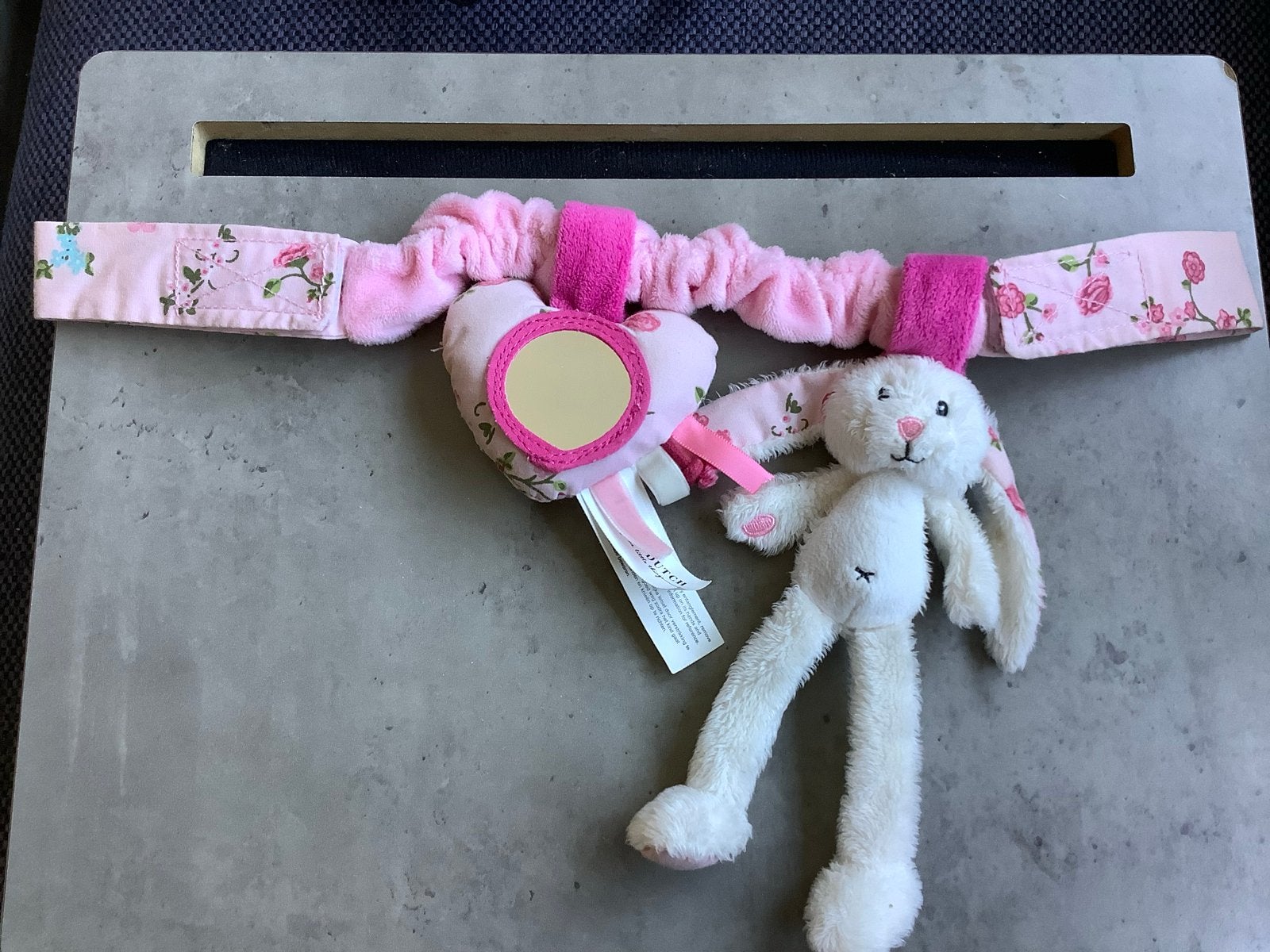 Little Dutch autostoelhanger Speelboog met Konijn en Hartje, Kinderen en Baby's, Little Dutch, Konijn, Ophalen of Verzenden, Middelgroot (20 tot 80 cm)