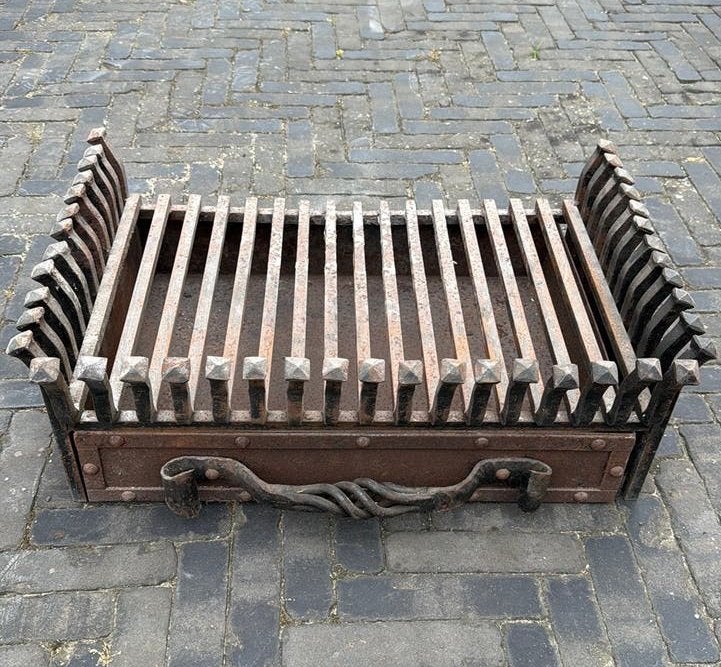 Robuust smeedijzeren antieke haardrooster met aslade, Ophalen of Verzenden, Gebruikt, Inbouwhaard, Houthaard