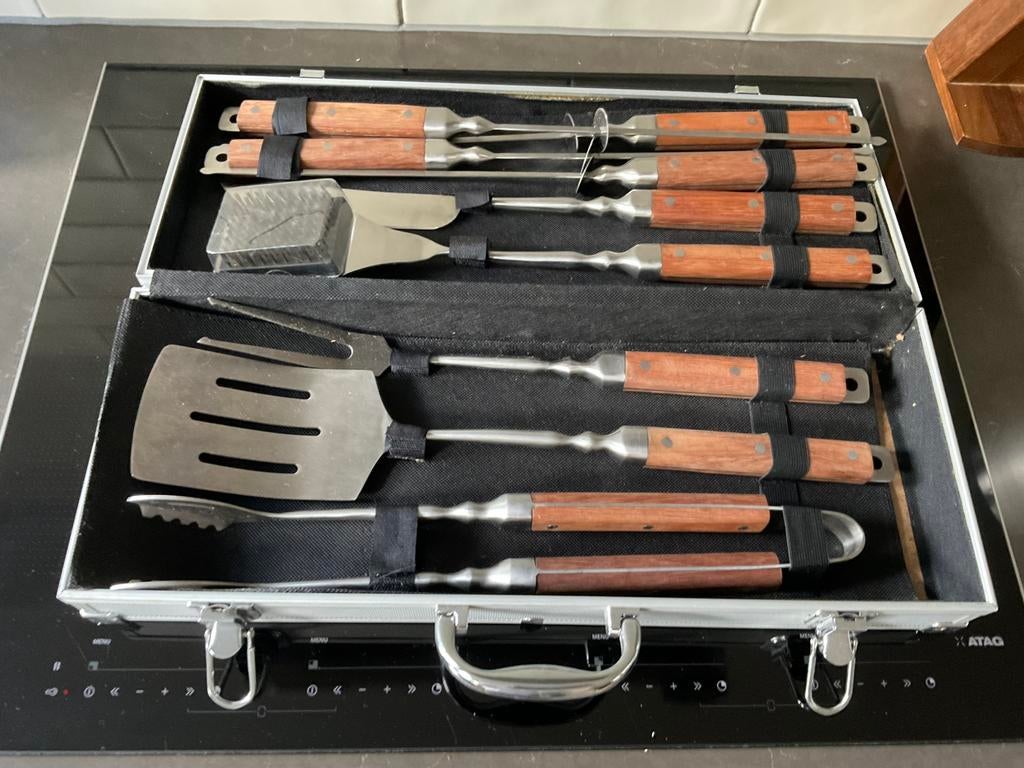 Barbecueset in aluminium koffer met kliksluiting, nieuwstaat, Ophalen of Verzenden, Zo goed als nieuw