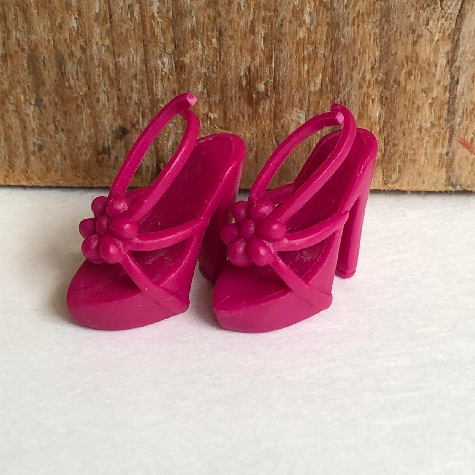 Roze slippers sandalen voor Barbie, Ophalen of Verzenden, Zo goed als nieuw, Barbie