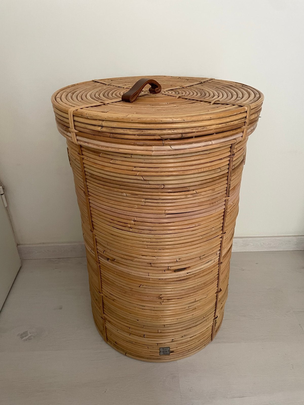 Riviera Maison rotan wasmand/opbergmand met deksel, Ophalen, Natuurlijk materiaal, Bruin, Landelijk