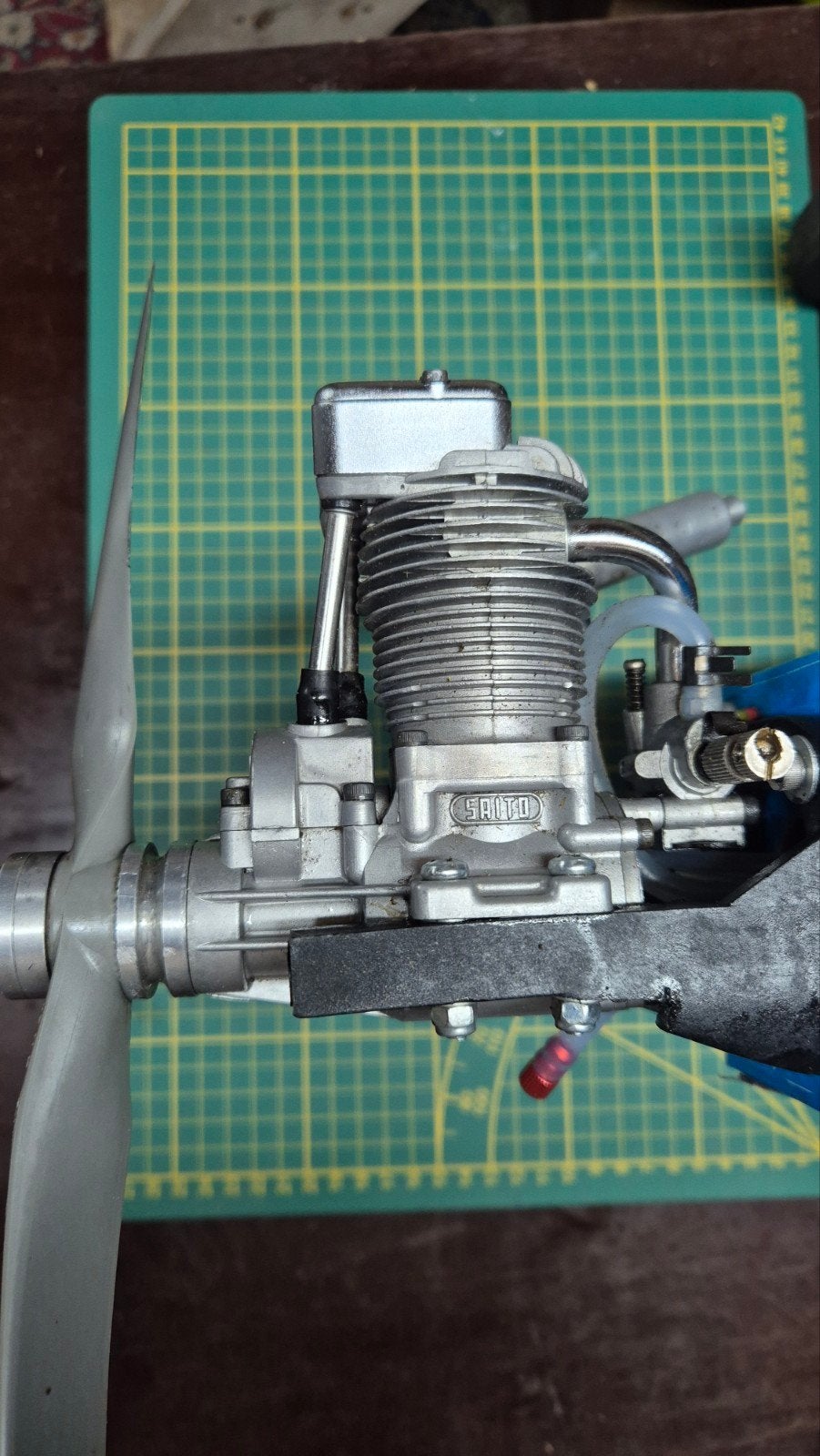 saito FA65 viertakt 10,5cc, Hobby en Vrije tijd, Ophalen of Verzenden, Zo goed als nieuw, Nitro