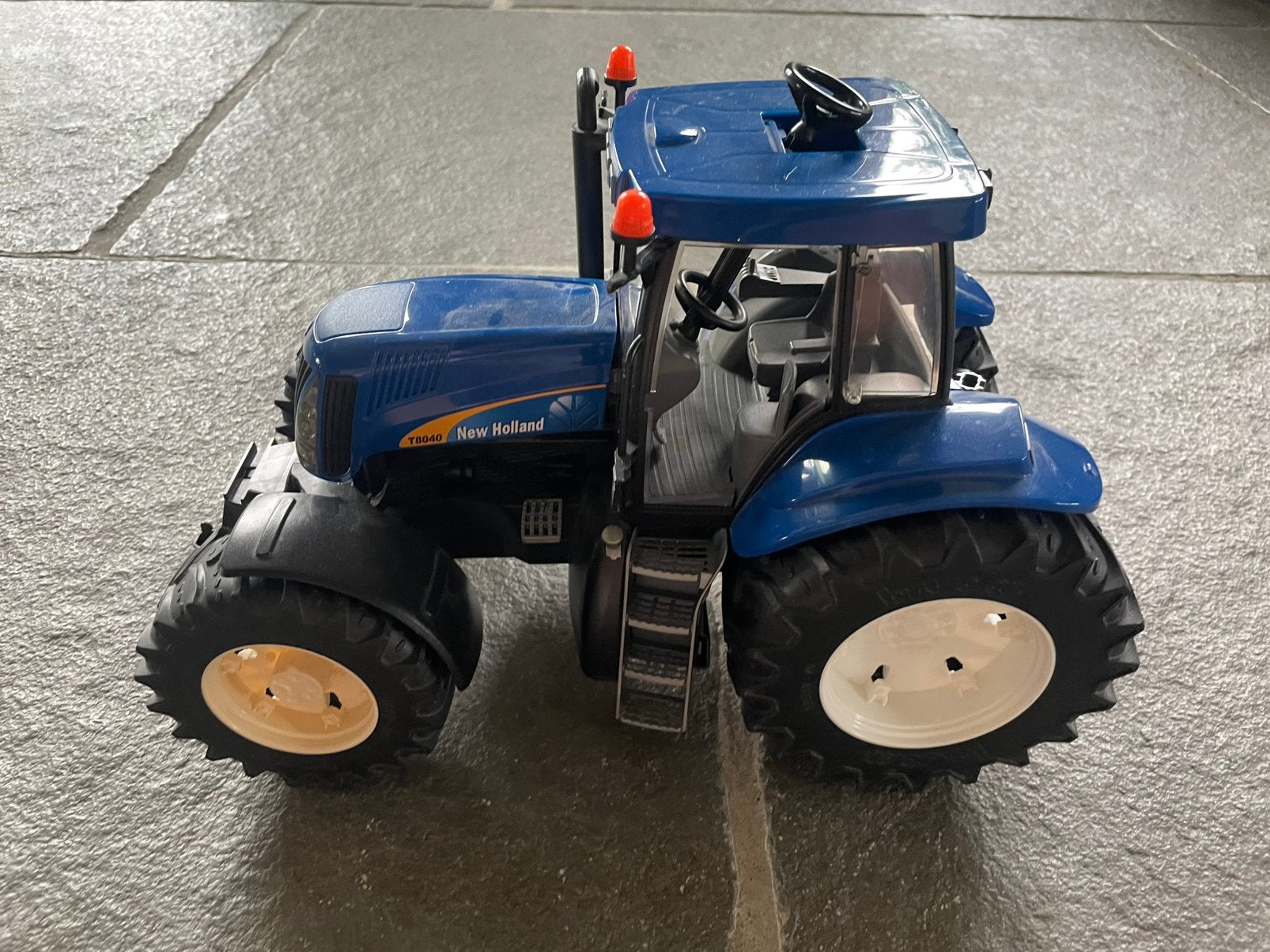 Bruder new holland grote trekker, Ophalen, Gebruikt