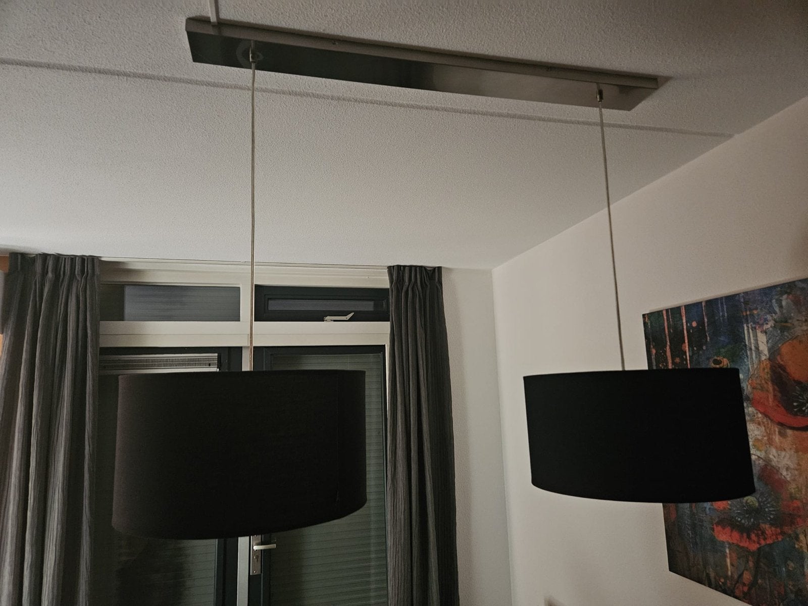 Moderne hanglampen met bodemplaat en zwarte kappen, Ophalen, Zo goed als nieuw, Metaal, E27 (groot)