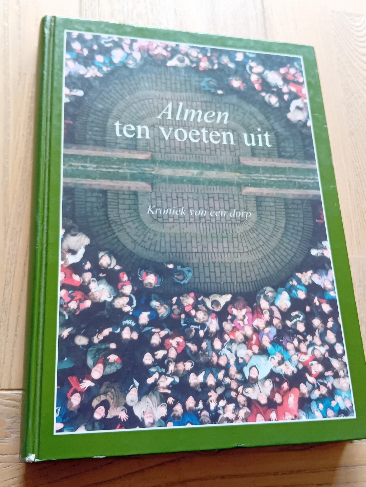 Almen ten voeten uit, kroniek van een dorp.  1e druk, Ophalen, Gelezen