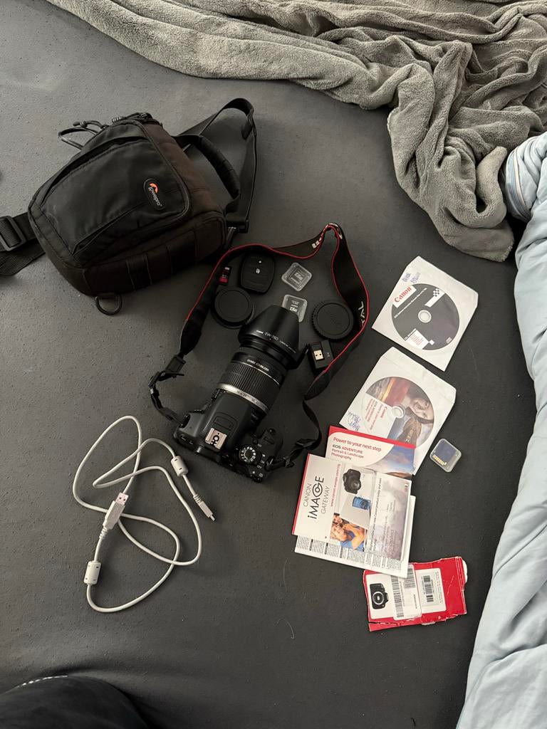 Canon EOS 700D Spiegelreflexcamera met 18-200mm lens canon, Ophalen, Spiegelreflex, Canon, Zo goed als nieuw