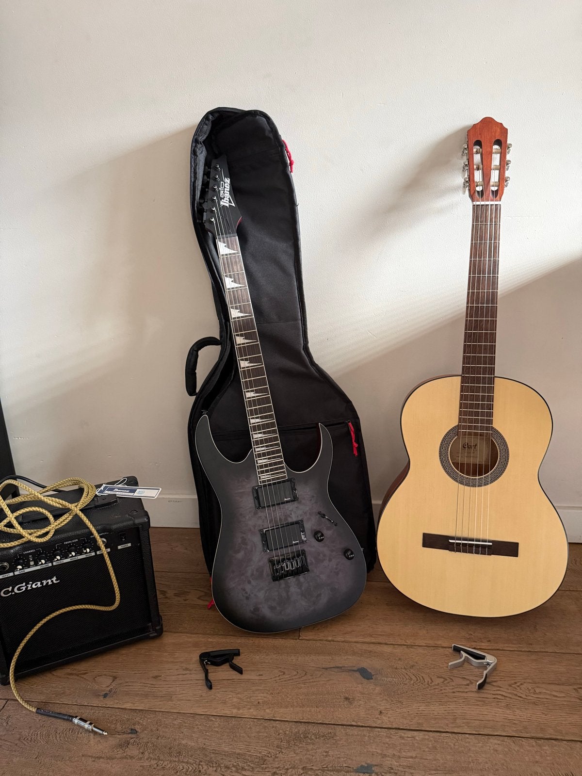 Ibanez elektrische gitaar en Cort klassieke gitaar set, Ophalen, Zo goed als nieuw, Overige typen, Met koffer