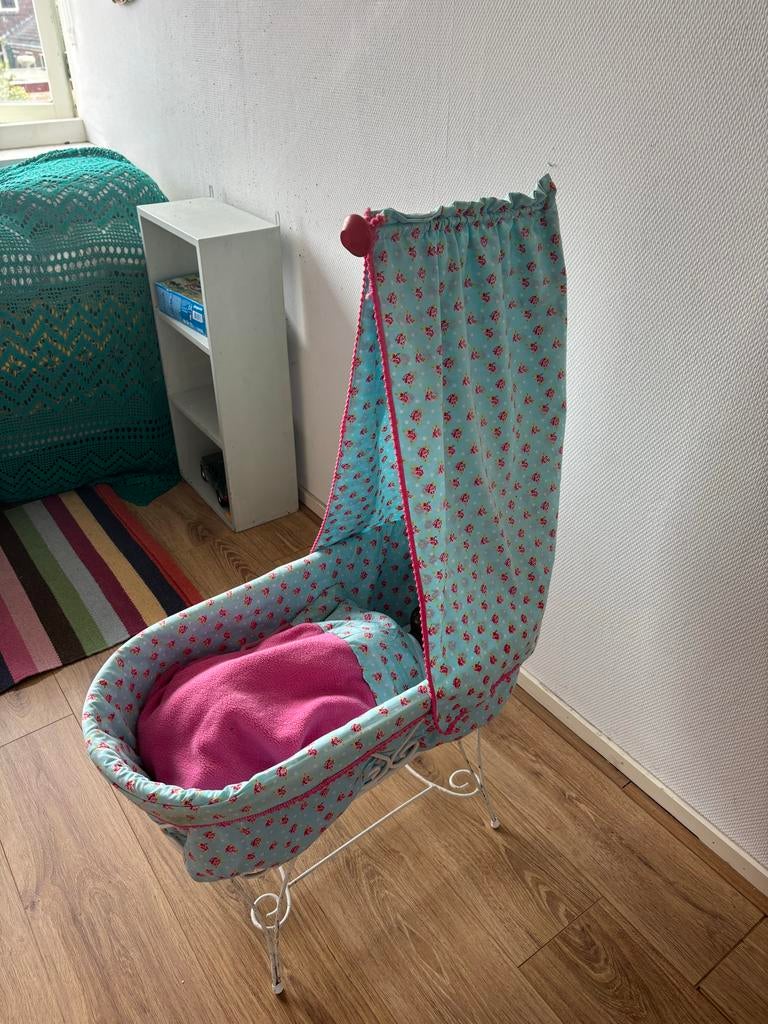 Stevig Gietijzeren Poppenbed met Bloemenstof, Ophalen, Gebruikt, Overige typen
