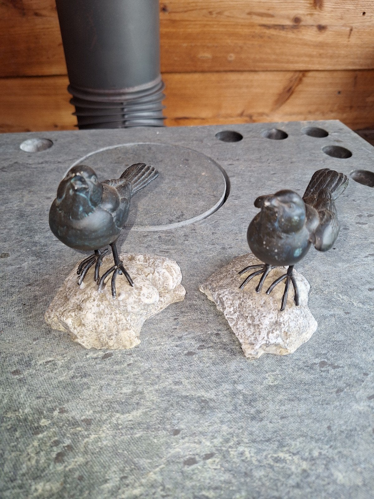 2 Mooie decoratieve vogeltjes op steen, Vintage, Ophalen of Verzenden, Metaal, Gebruikt