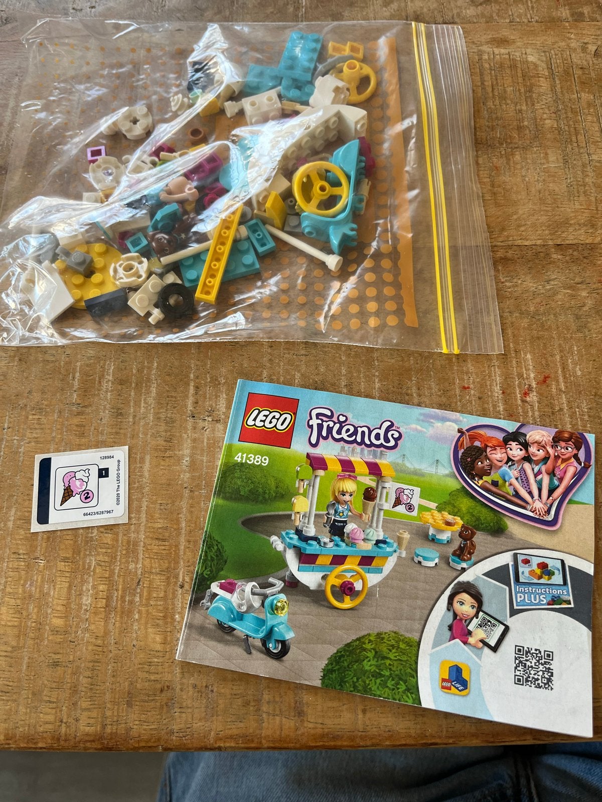 LEGO Friends 41389 IJskar compleet met boekje en stickers, Lego, Friends, Ophalen of Verzenden, Zo goed als nieuw