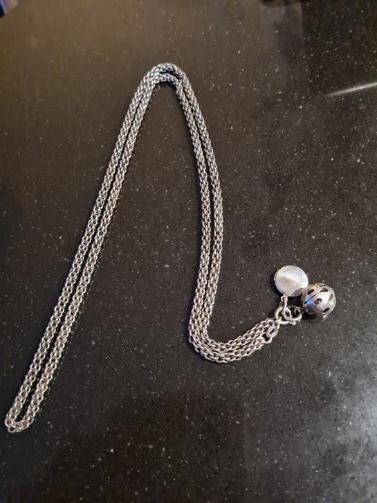 Vintage Zilveren Ketting met Medaillon en Bal Hanger, Met hanger, Gebruikt, Ophalen of Verzenden, Zilver