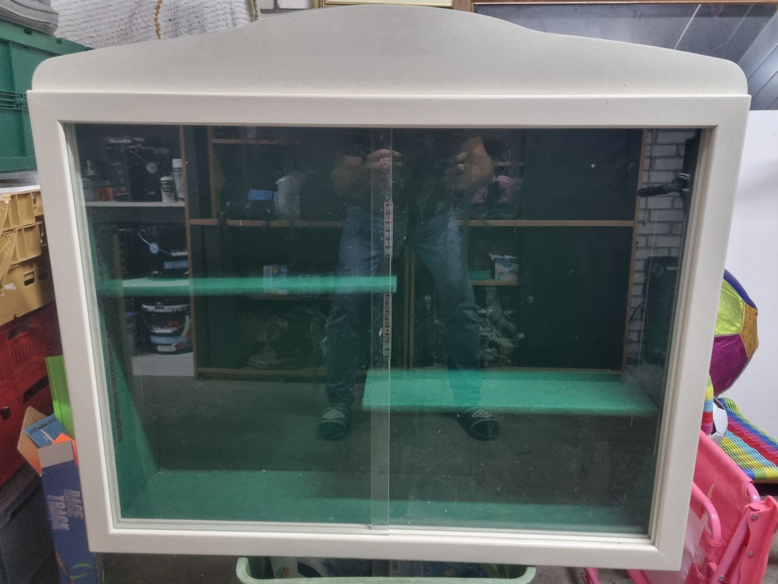 Vitrinekast / Bekerkast, Ophalen, Glas, 50 tot 100 cm, Minder dan 25 cm