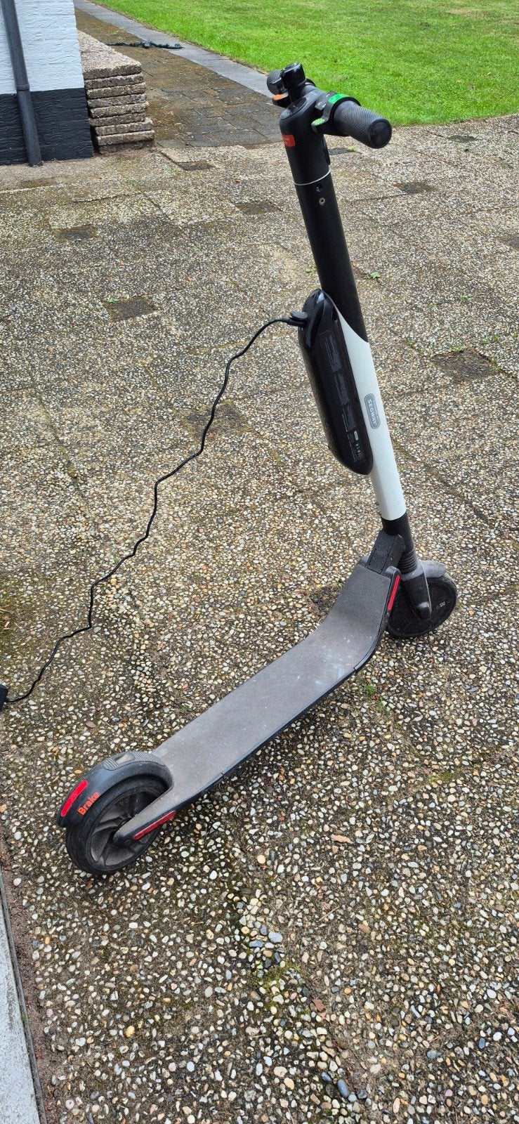 Segway Ninebot ES4 elektrische step met oplader, Fietsen en Brommers, Steps, Ophalen of Verzenden, Gebruikt, Elektrische step (E-scooter)