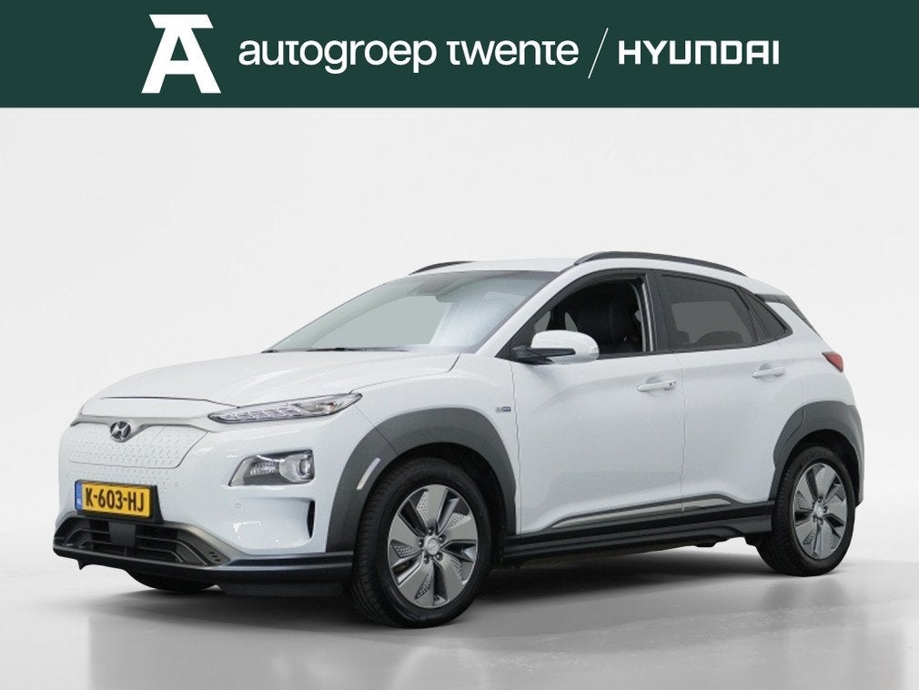 Hyundai KONA EV 64kWh Premium | SOH 100% | Stoelverwarming |, 12 maanden, 0 cilinders, Gebruikt, Zwart