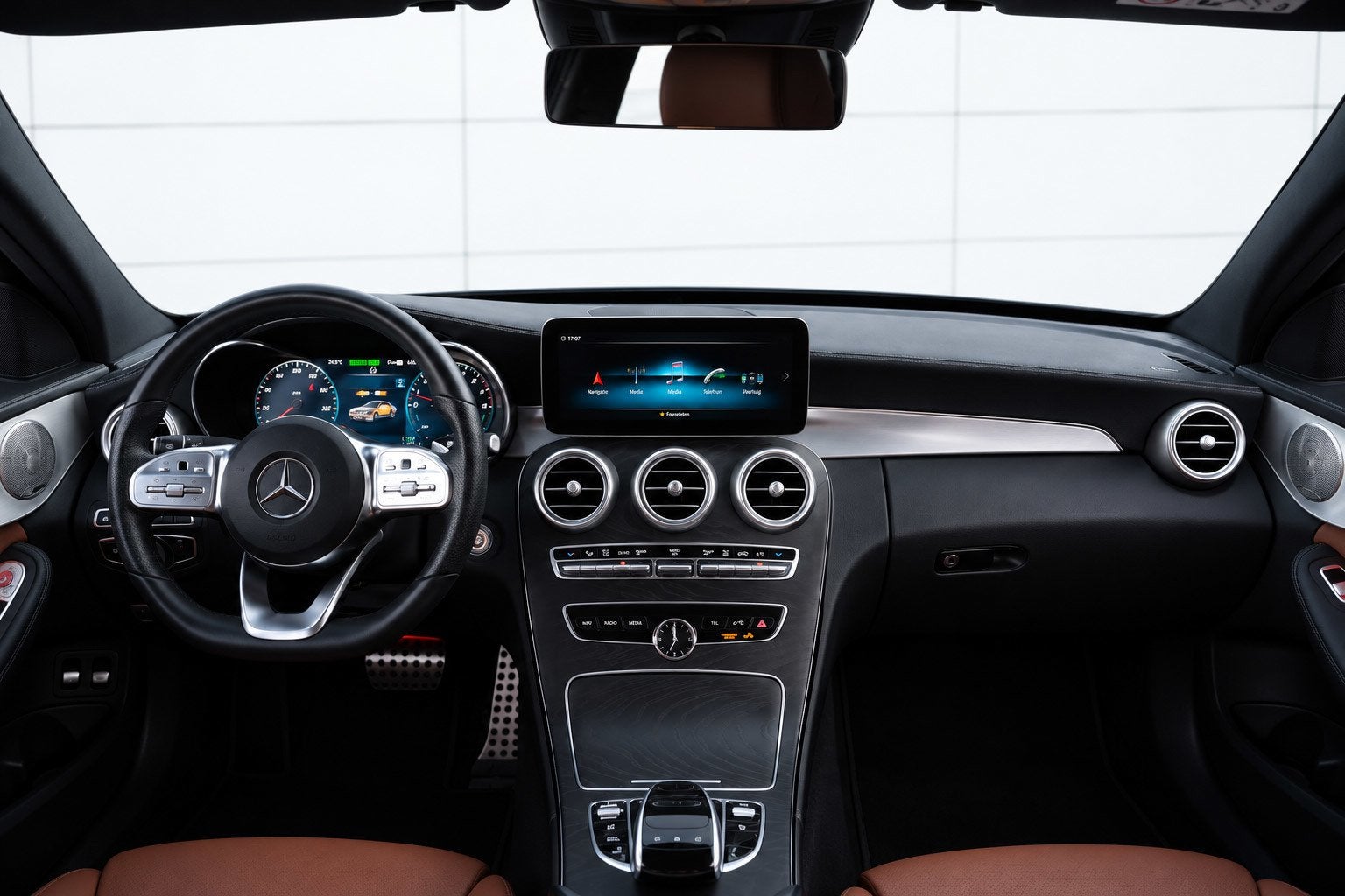 Foto 2 van Mercedes-Benz C-klasse 300 e 4MATIC AMG Line Burmester/Led/L