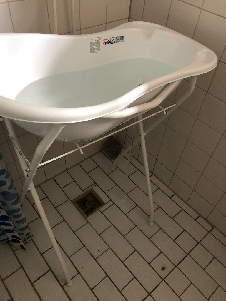 Babybad met standaard en thermometer, Gebruikt, Badje, Standaard, Ophalen