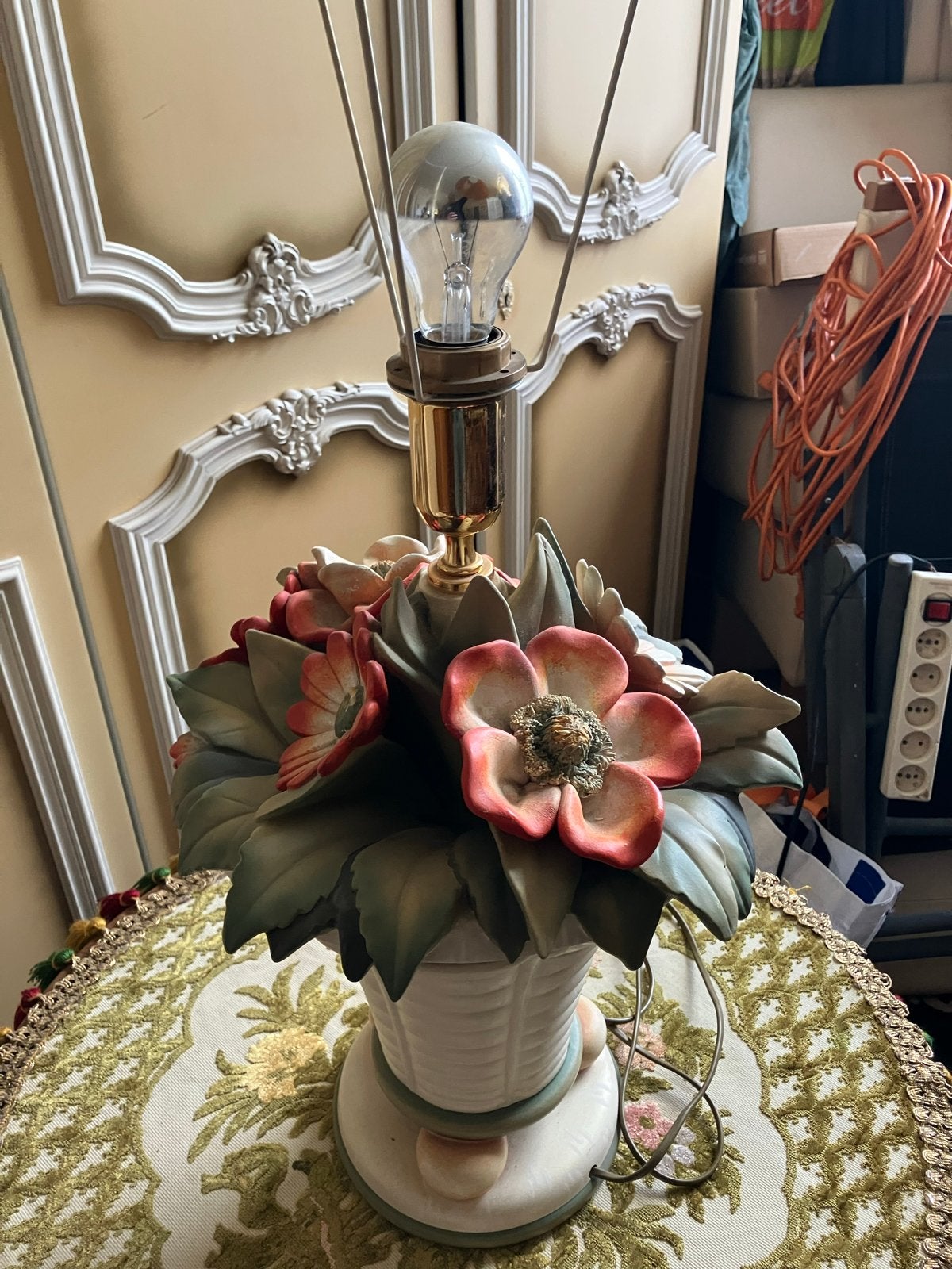 Vintage bloemen tafellamp, keramiek, Huis en Inrichting, Lampen | Tafellampen, Ophalen, Gebruikt, Overige materialen