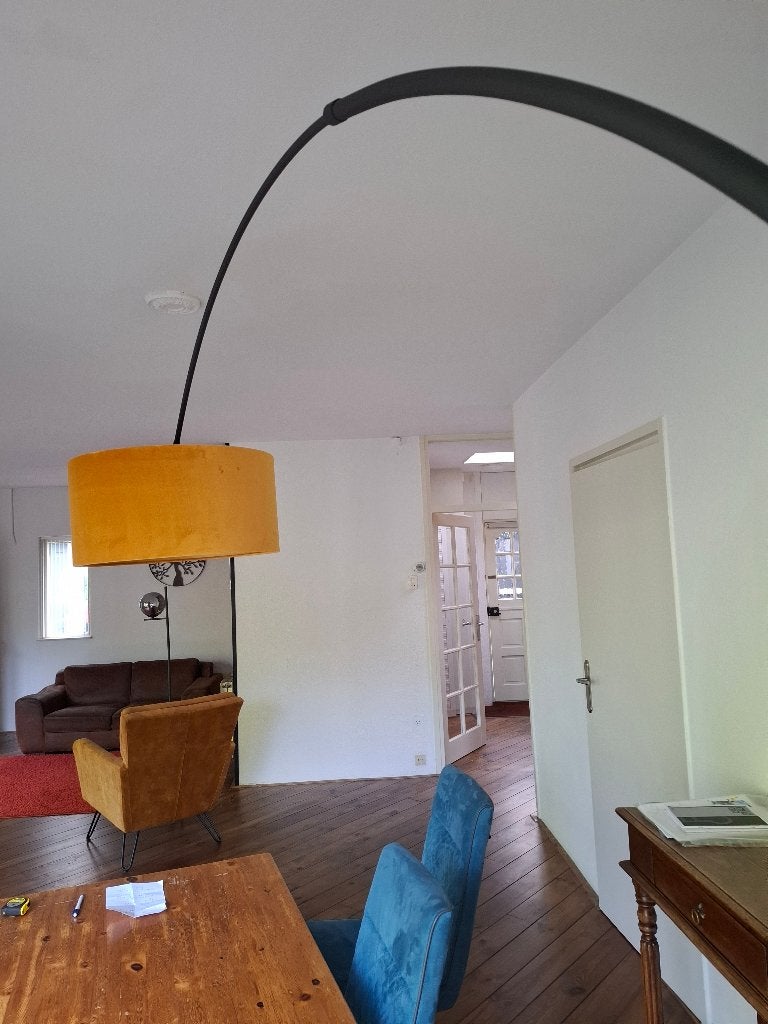 VLOERLAMP MET MARMER VOET EN VOETSCHAKELING (2 JAAR OUD), Ophalen, Kunststof, E27 (groot), Zo goed als nieuw