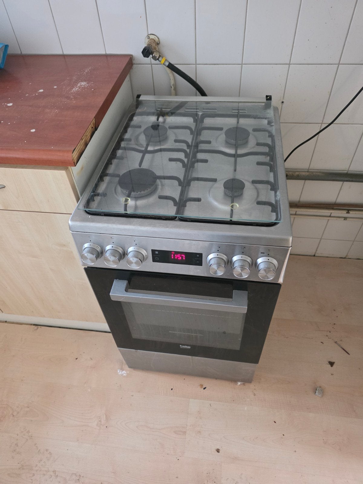 Beko Vrijstaand Gasfornuis met Oven - Zo goed als nieuw, Ophalen, Hete lucht, 4 kookzones, Zo goed als nieuw