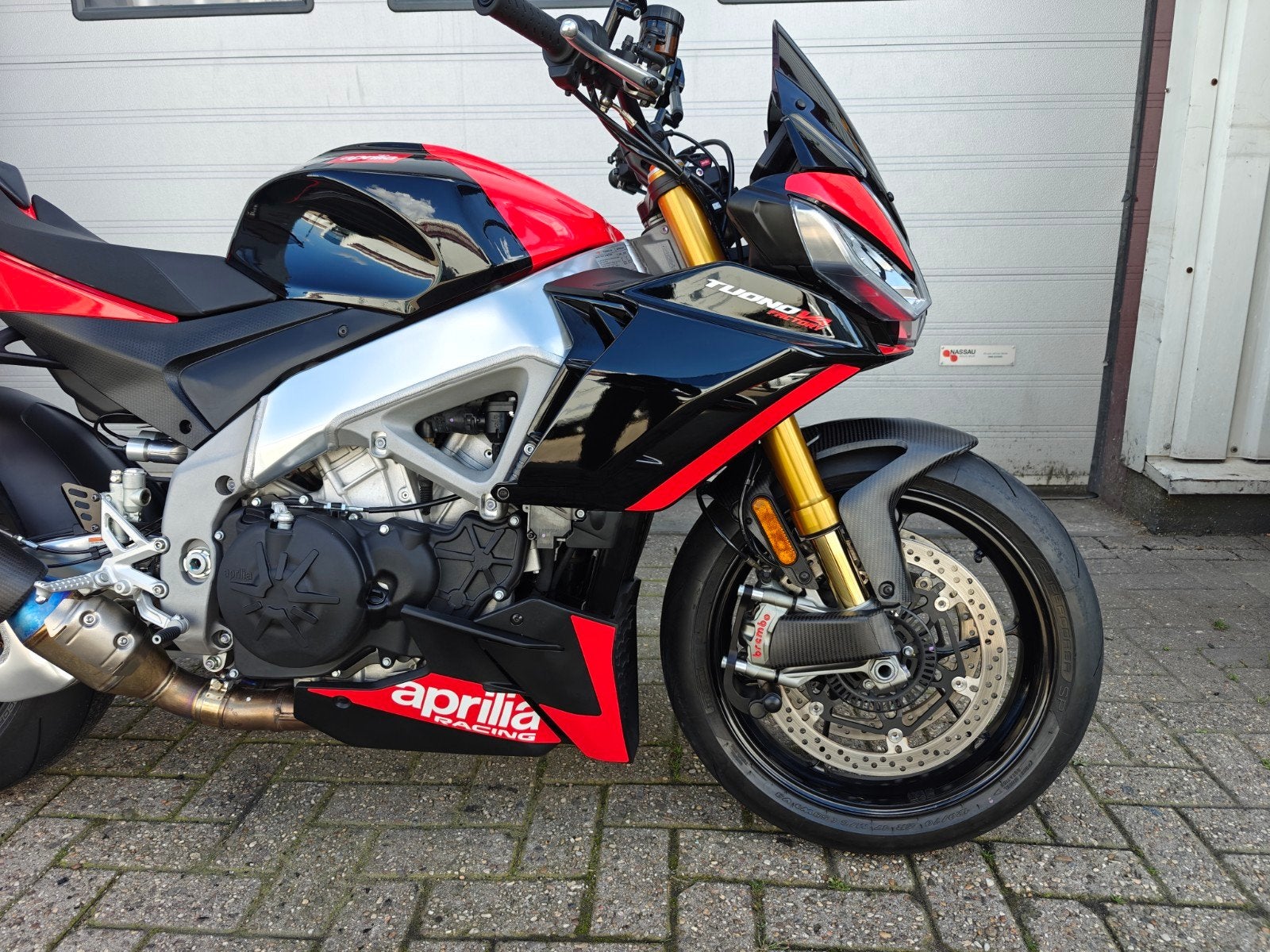 Aprilia Tuono V4 Factory SBK09 No.270/NL1e/Stage1/Akrapovic, 1077 cc, Occasion, 4 cilinders, Particulier