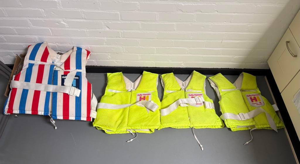 4 reddingsvesten zwemvesten Helly Hansen, Ophalen, Zo goed als nieuw, Dame of Heer, Reddingsvest of Zwemvest