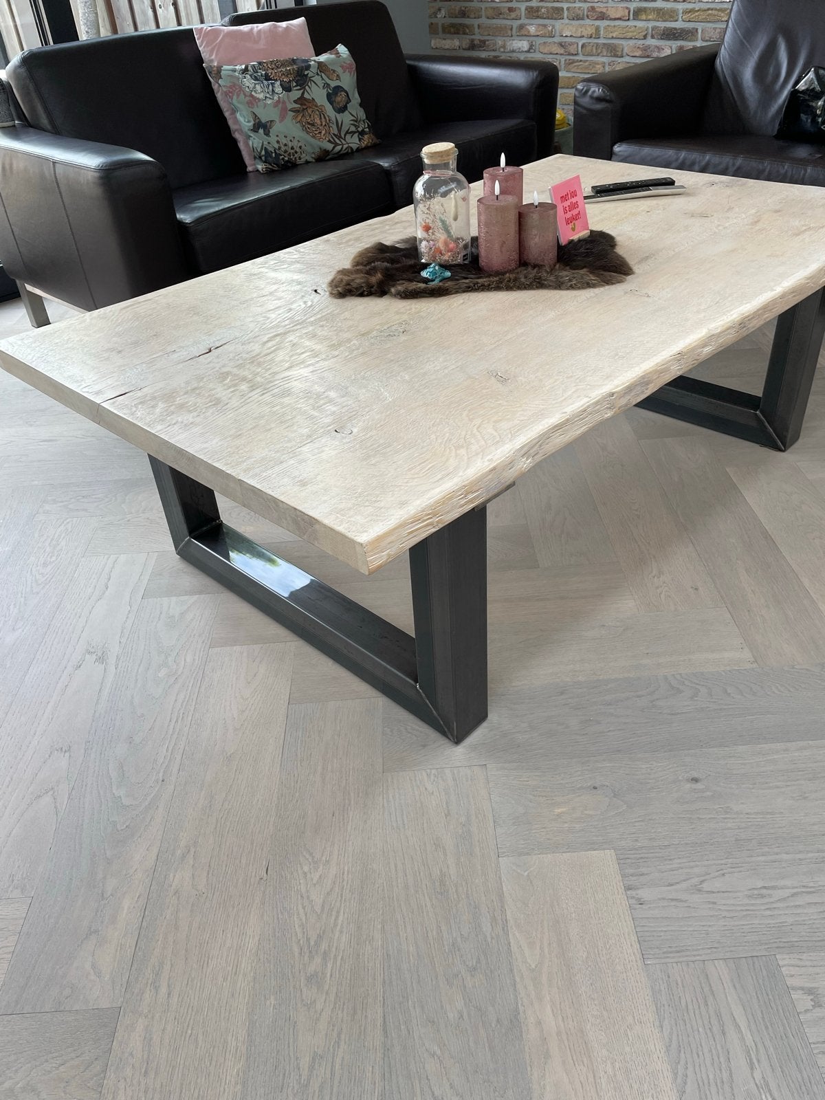 Foto 4 van Handgemaakte Salontafel: Eiken Blad & IJzeren Onderstel