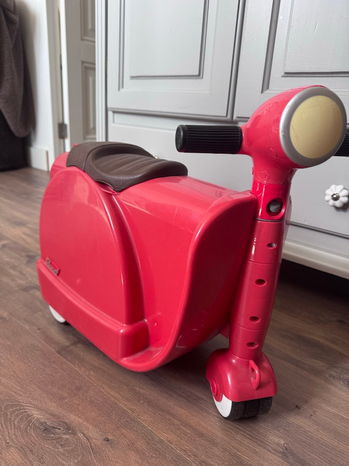 Skoot kinderkoffer/loopfiets roze, Ophalen, Gebruikt
