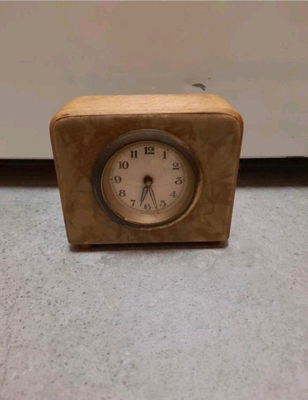 Art deco Jugendstil? Tafelklok buroklok
Oud leuk klokje alee, Ophalen of Verzenden