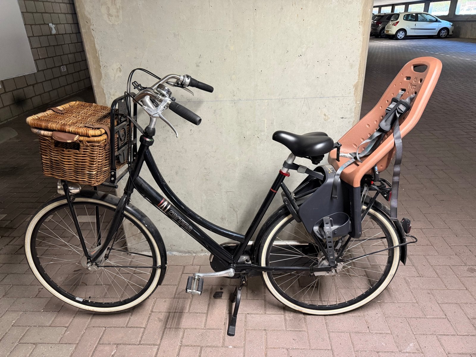 Cortina fiets met Yepp kinderzitje en mand, Fietsen en Brommers, Fietsen | Dames | Damesfietsen, Ophalen, Gazelle, Trommelrem