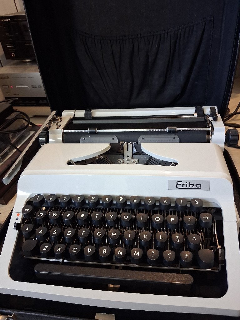 Vintage typemachine ERIKA te koop, Diversen, Ophalen of Verzenden, Zo goed als nieuw