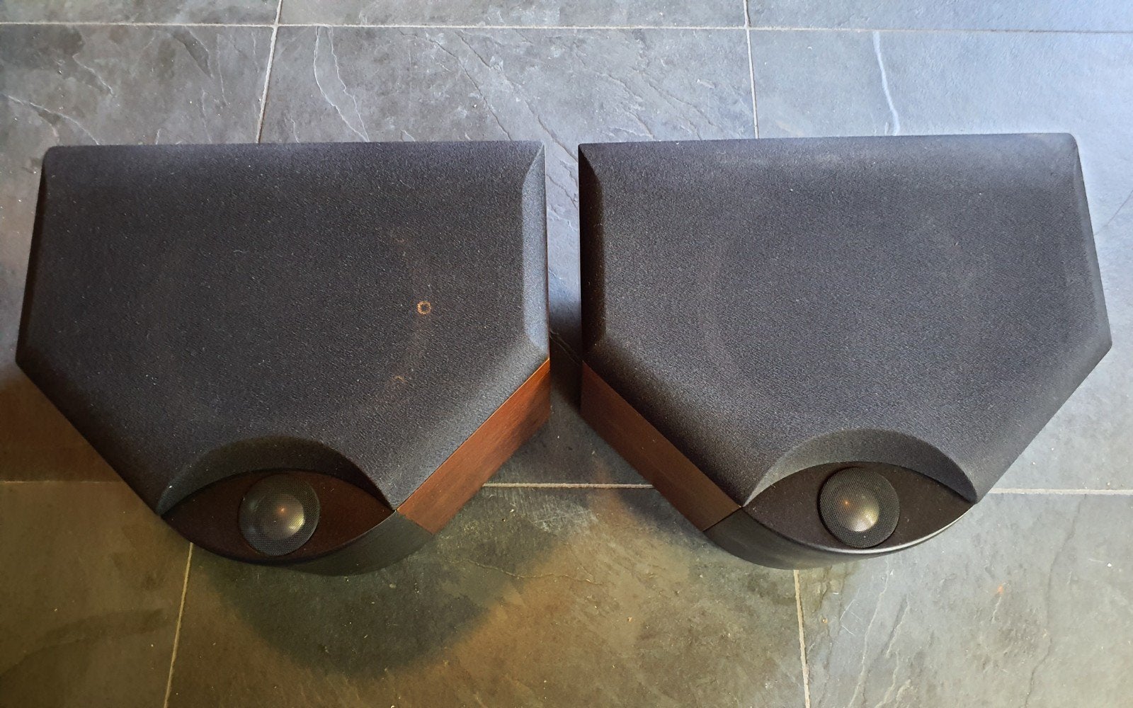 Tannoy Eyris R Walnut Surround Speakers (Set van 2), Gebruikt, Ophalen of Verzenden, Surroundset, Minder dan 60 watt