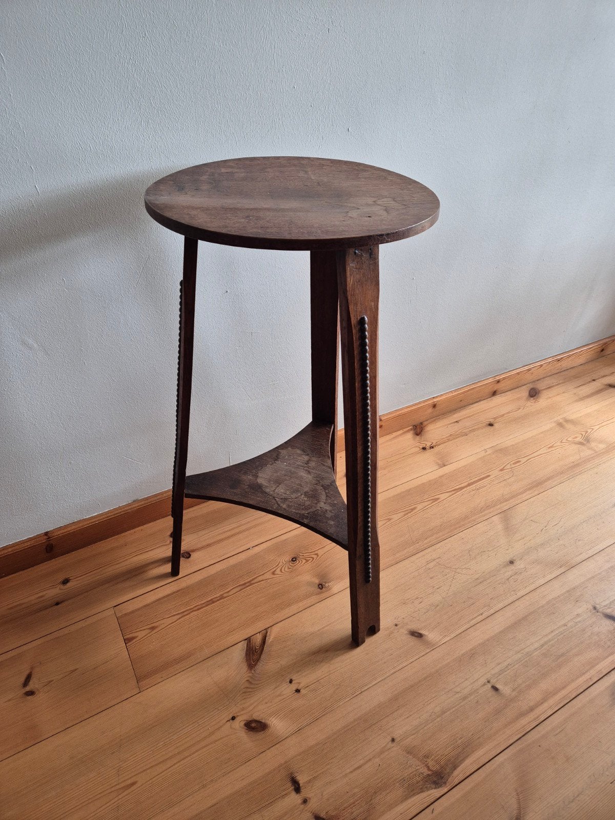 Retro eikenhouten plantentafel met klinknagel detail, Ophalen
