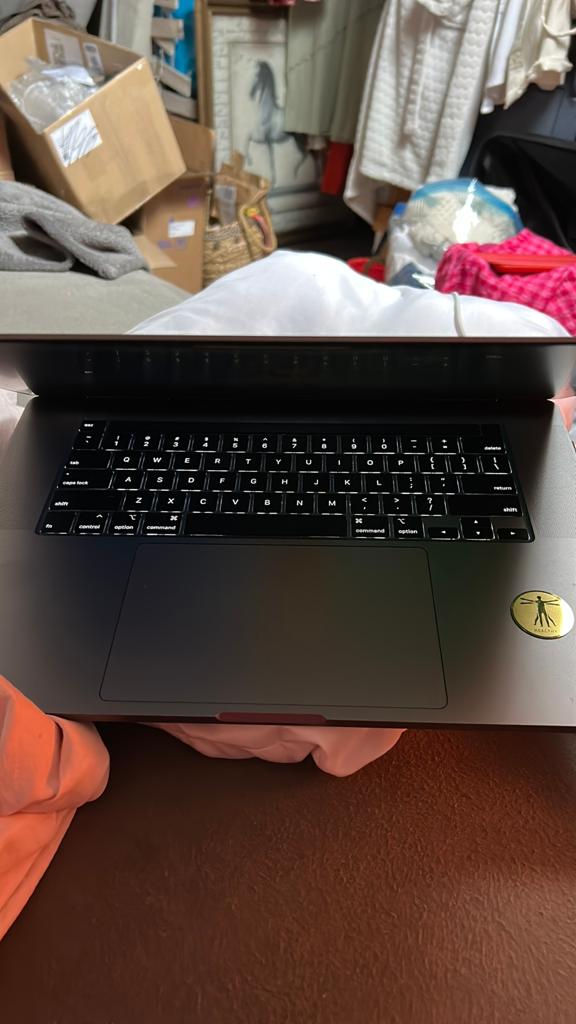 Mooie grote apple laptop, als nieuw., 2 tot 3 Ghz, Zo goed als nieuw, 16 inch, Ophalen
