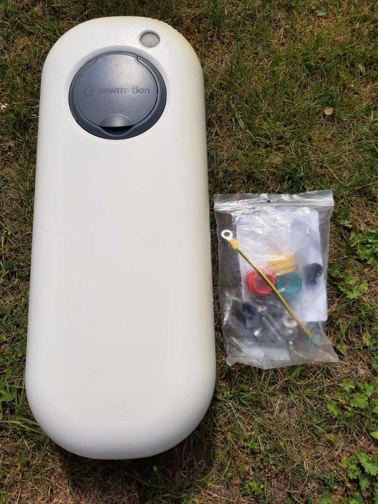 Newmotion EV acculader 1 fase incl. installatiemateriaal, Auto diversen, Laadpalen, Ophalen, Laadpaal