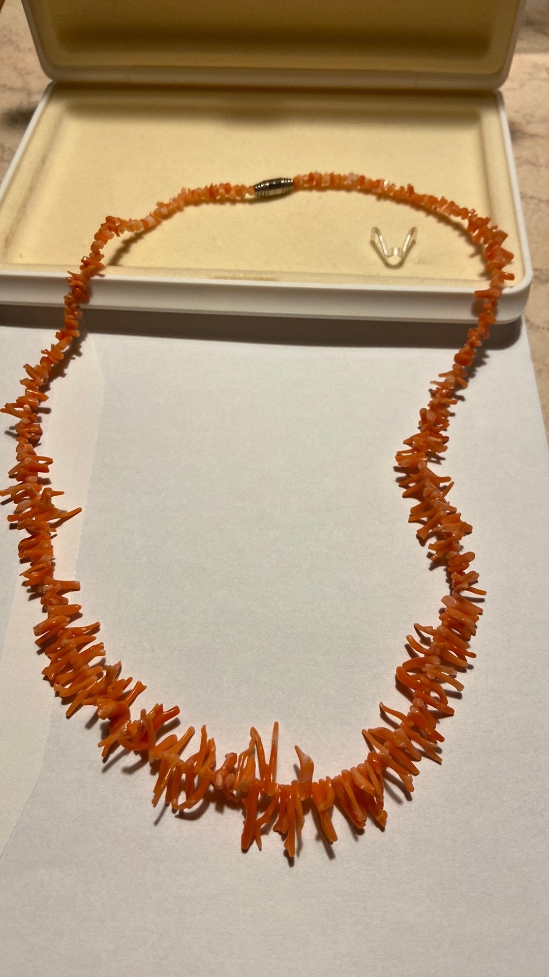 Ketting vintag koraal (Angel skin) 52 cm lang, Ophalen of Verzenden, Overige materialen, Ketting, Met edelsteen