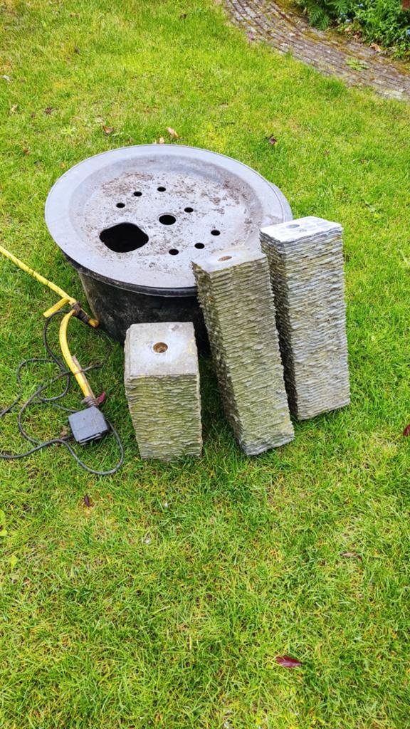 Complete set voor tuinbron: bak, pompen en stenen, Tuin en Terras, Ophalen, Beton, Waterornament