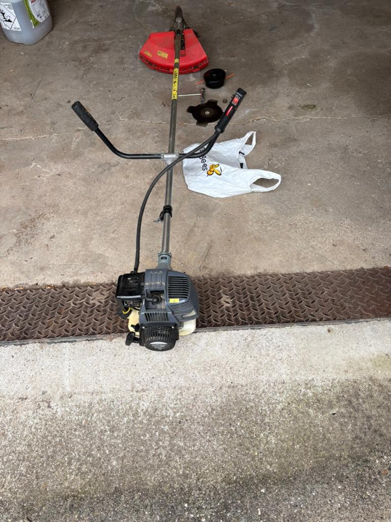 4 takt bosmaaier met messen en draad, Ophalen, Gebruikt, 10 tot 30 cm, Benzine