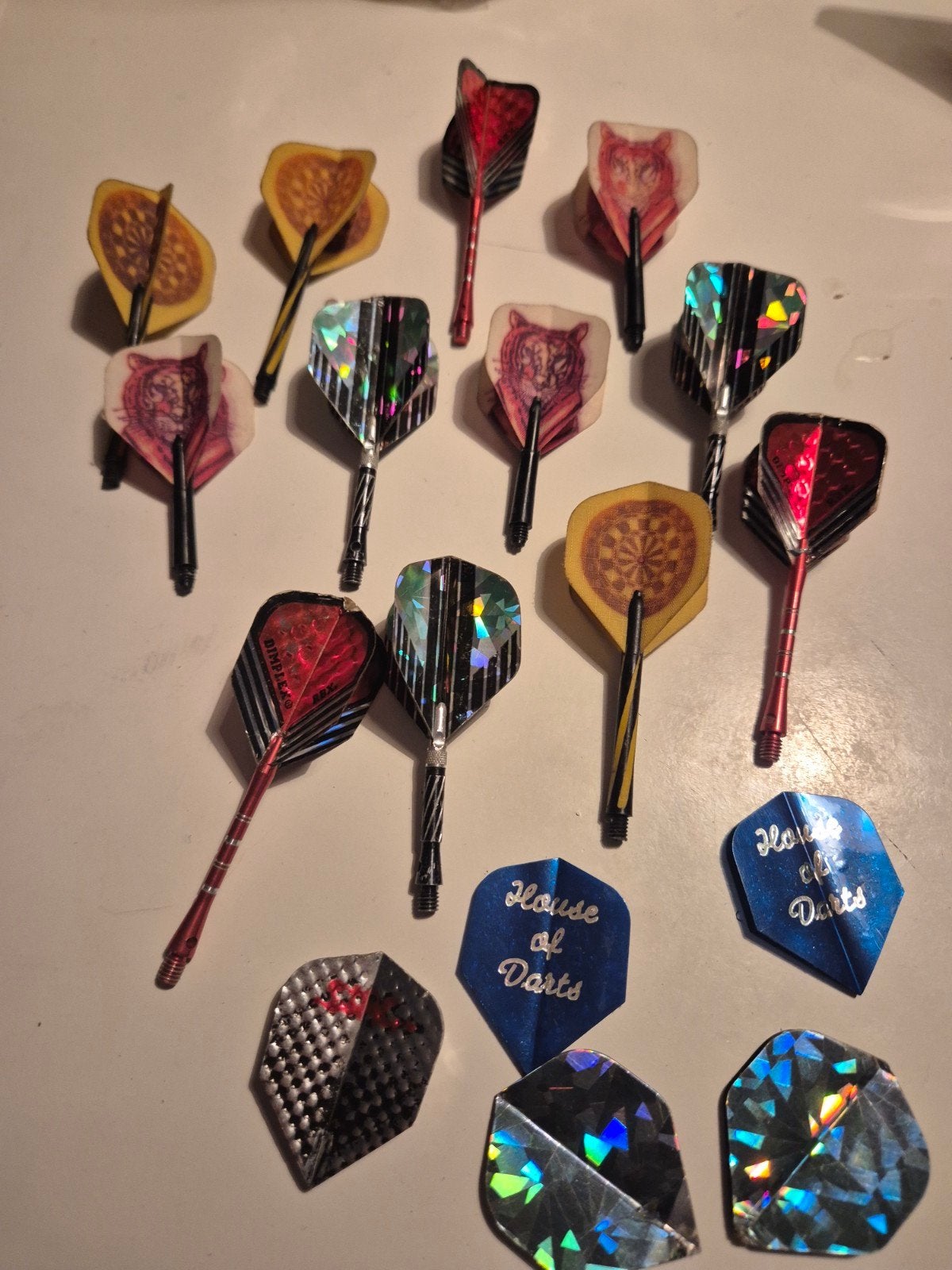 Grote collectie dart flights en shafts, inclusief opbergdoos, Ophalen of Verzenden