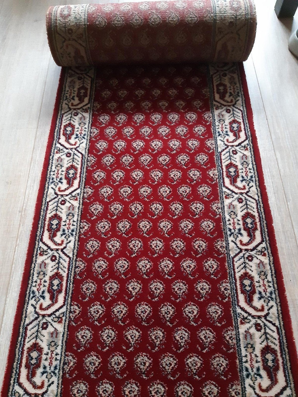 Nieuwe rode traploper met roedes 660x50 cm, Huis en Inrichting, Ophalen, 50 tot 100 cm, Rechthoekig, Rood